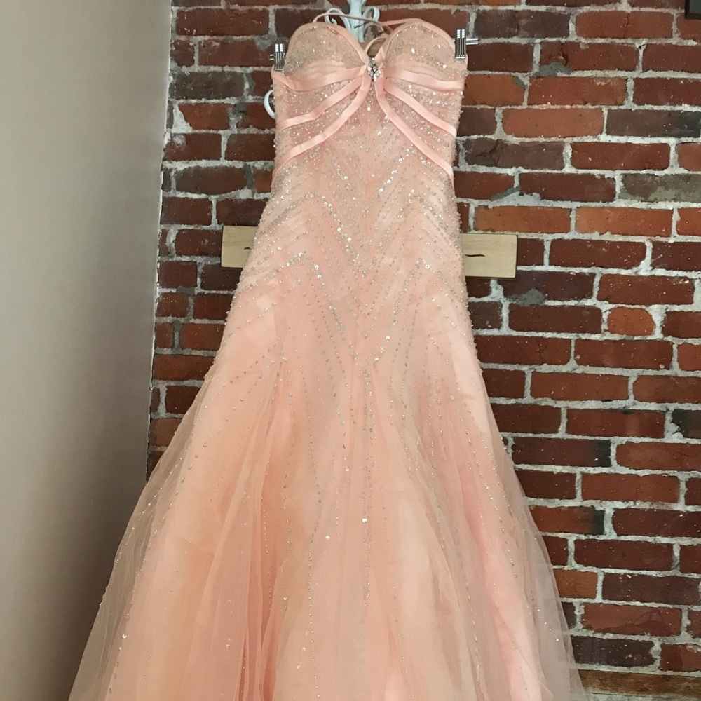 Selling this to help a mom of 3 battling cancer